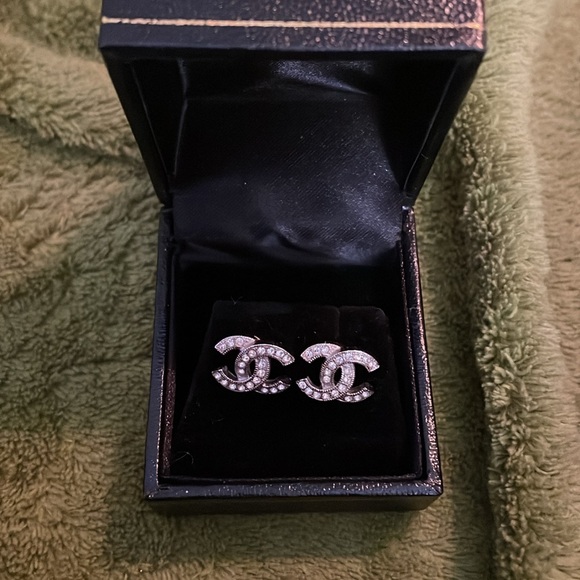 Authentic Chanel earrings - Picture 4 of 4